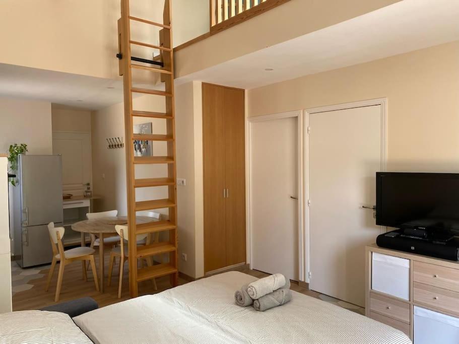 Appartement Climatise Avec Terrasse 康斯拉维利 外观 照片